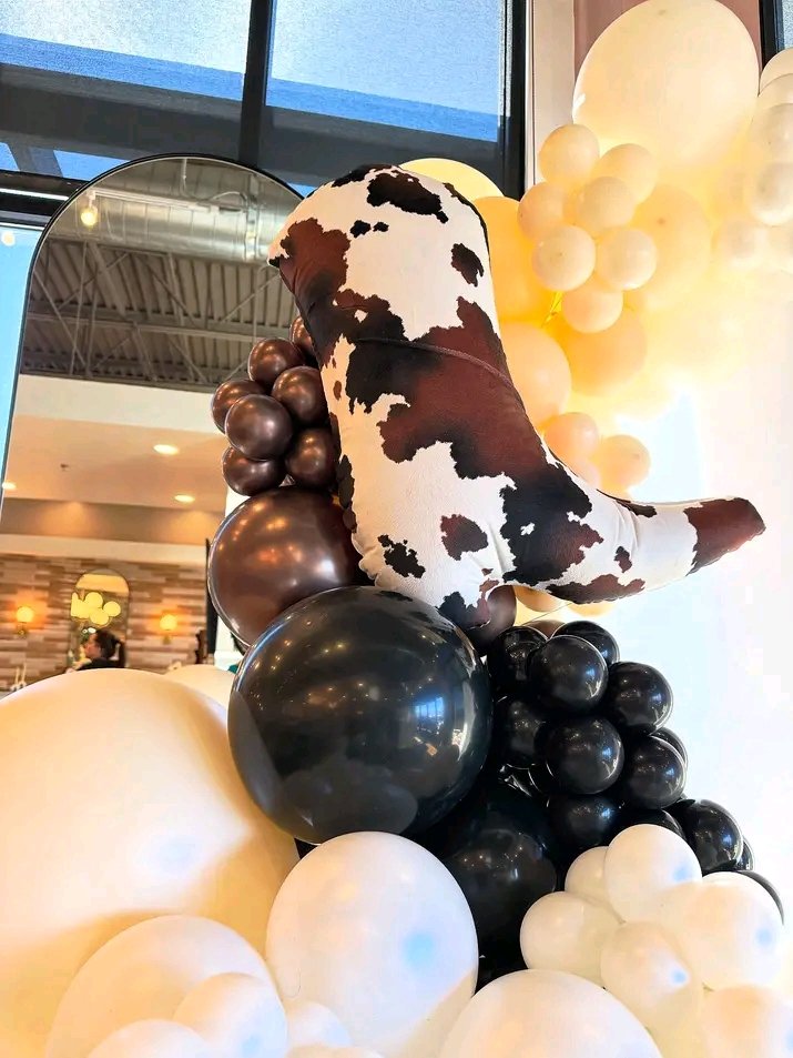 Black and White Wedding Decor