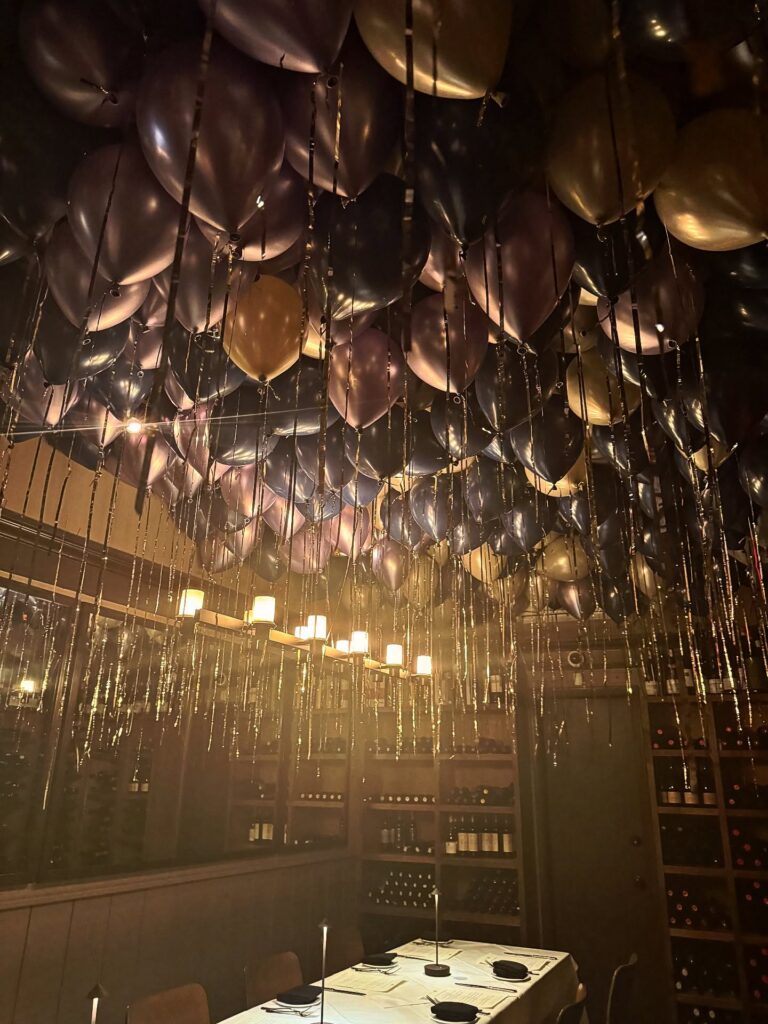 balloon ceiling decor