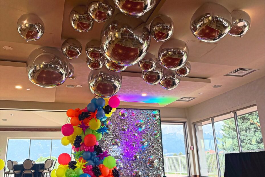 balloon ceiling decor