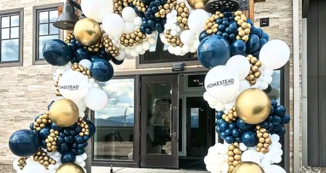 White and Gold Wedding Decor