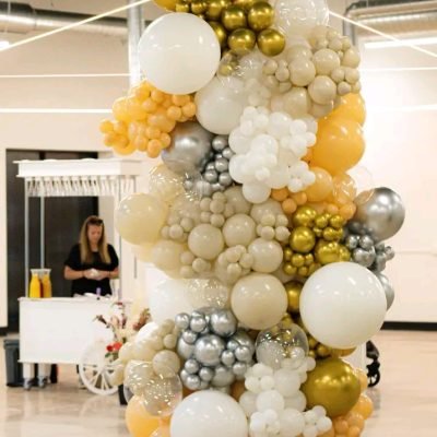 White and Gold Wedding Decor