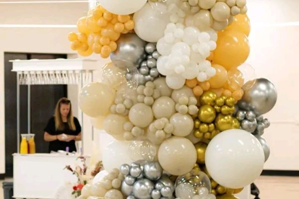 White and Gold Wedding Decor
